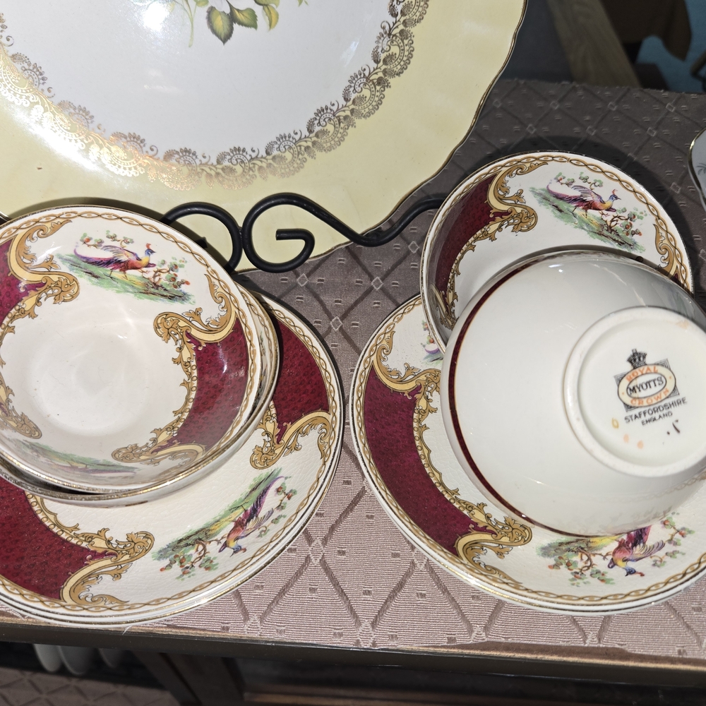 MYOTT Noritake Staffordshire Red and Gold Dining Set